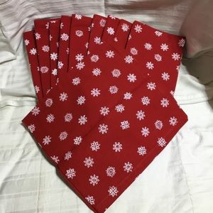 Holiday dinner napkins, snowflake motif, 10 napkins, 19”x 19”, NWOT